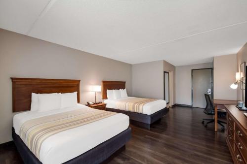 Queen Room with Two Queen Beds - Pet Friendly