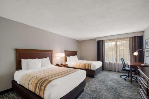 One-Bedroom Suite with Two Queen Beds