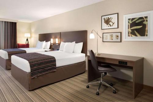 Country Inn & Suites by Radisson, Platteville, WI