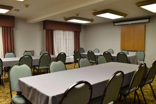 Country Inn & Suites by Radisson, Kenosha, WI