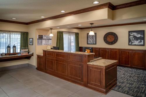 Country Inn & Suites by Radisson, Charleston South, WV - Hotel - Charleston