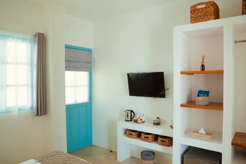 521236411 Seaesta Komodo Hostel & Hotel