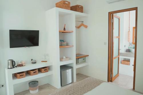 521237012 Seaesta Komodo Hostel & Hotel