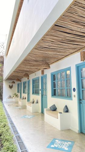 521238290 Seaesta Komodo Hostel & Hotel