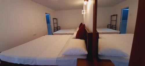 2 queen beds