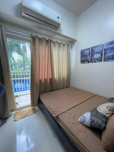 Shore Residence Mall of Asia Direct pool, Metro Manila