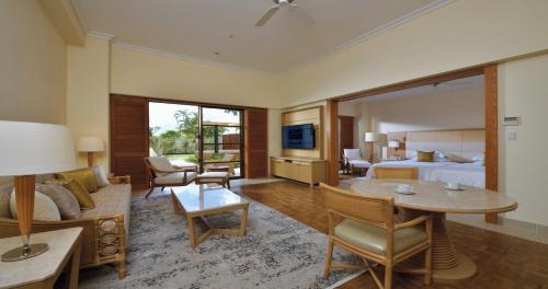 Gazebo Suite with Lounge Access