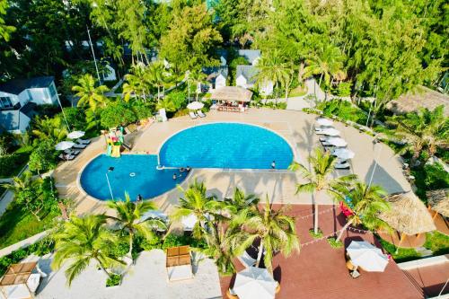 Swimming pool, PALACE LONG HẢI RESORT & SPA in Long Hai Beach
