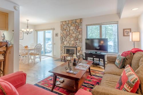 Horizon Four Condo with access to community pool and hot tub walk to lifts - main image