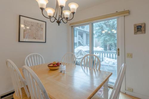 Horizon Four Condo with access to community pool and hot tub walk to lifts - image 6