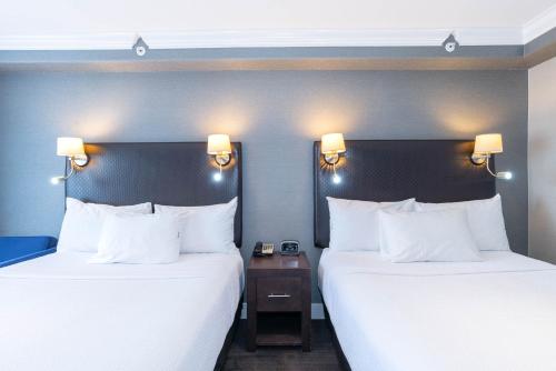Standard Room, 2 Queen Beds image 2