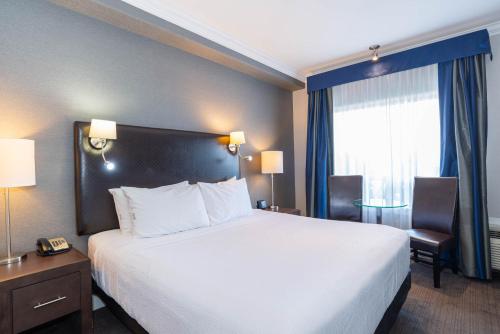 Standard Suite, 1 King Bed, Kitchen, Washer Dryer room in Sandman Signature Edmonton South Hotel