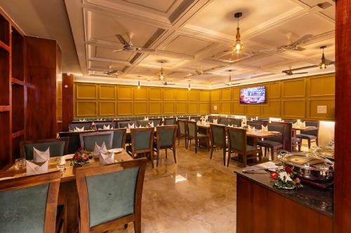 ห้องอาหาร, โฮเทล เมอร์ทิยา เรสซิเดนซี (Hotel Mertiya Residency) in โชติปุระ