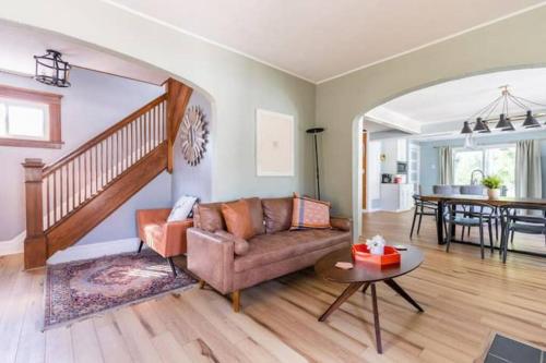 Waterfront house near the Niagara Falls/Canal/Canadian Border in Tonawanda, USA