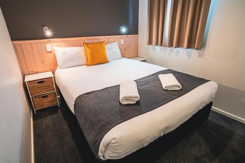 2 bedrooms, 3 beds