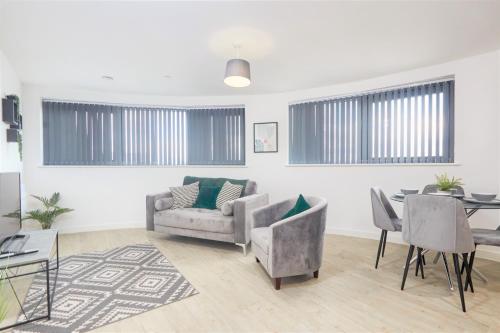 The Salford Quay, Warm & Beautiful Apartment with Hyper Fast WiFi & Great views!, Manchester (photo 10)