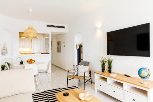 Wonderful Sea View apartment - Tap to explore photos