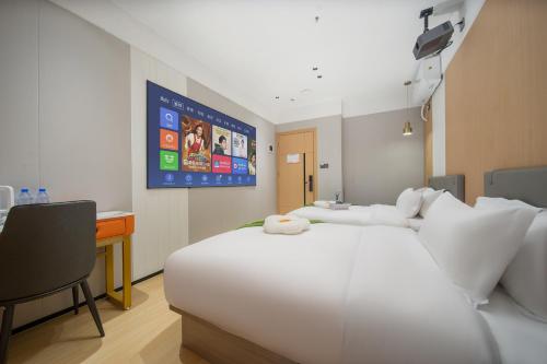 Deluxe Twin Room image 3