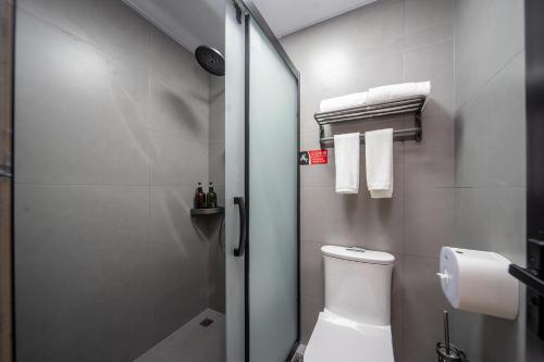 Standard Single Room image 3