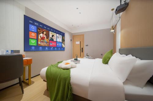 Deluxe Queen Room image 6