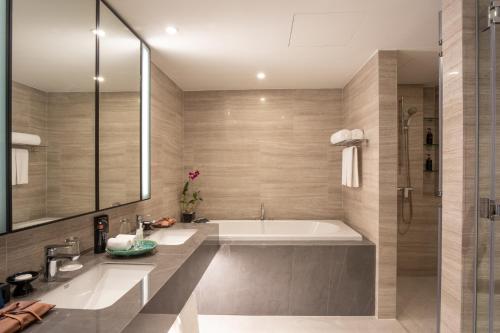 room detail thumbnail 2