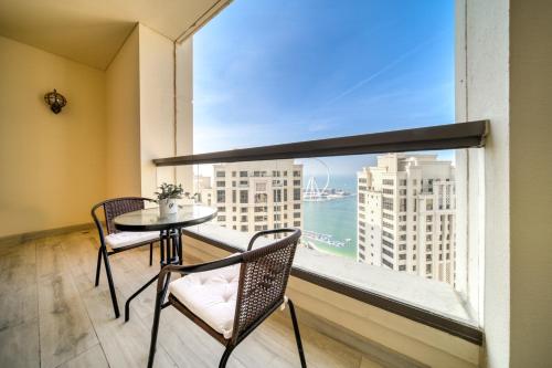 300m From The Beach - JBR Apartment with Sea & Dubai Eye Views, Dubai