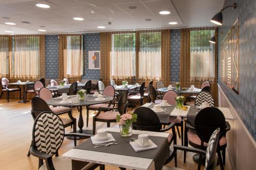 Ресторант, DOMITYS Résidence services seniors LE PARC DES AUBIERS (DOMITYS Residence services seniors LE PARC DES AUBIERS) in Пуасси