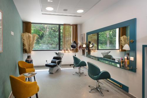 DOMITYS Résidence services seniors LE PARC DES AUBIERS (DOMITYS Residence services seniors LE PARC DES AUBIERS) in Пуасси