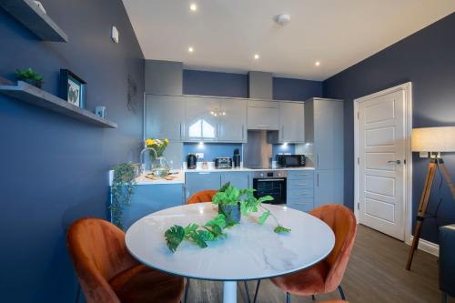 Зручності, Elliot Oliver - Loft Style 2 Bedroom Apartment With Parking In The Docks in Глусестер