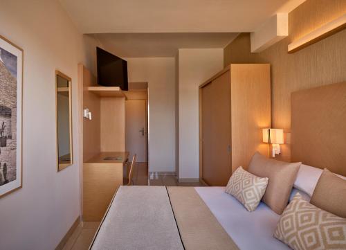 1 double bed