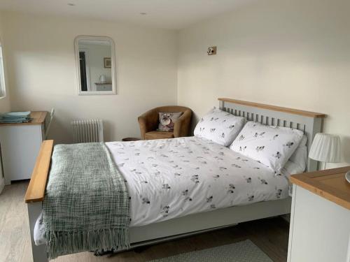 A Cotswold Cabin with Great Views and a Hot Tub in Whiteshill