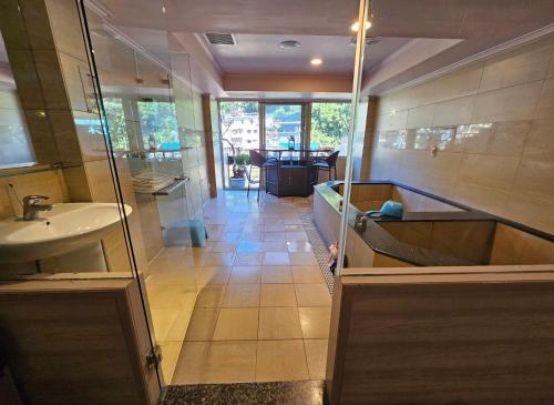 Wulai shuan hot spring house in Wulai District