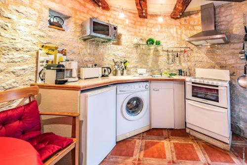 Konyha, Le Pigeonnier - Piscine - Jardin - Calme in Labastide De Levis