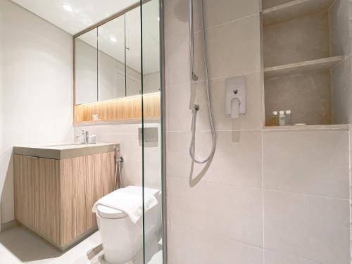 Elegant 1BDR In MBR City with Pool View - image 8