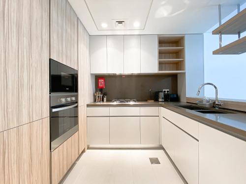 Elegant 1BDR In MBR City with Pool View - image 5