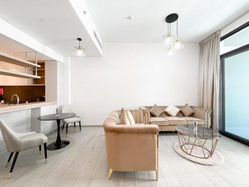 Elegant 1BDR In MBR City with Pool View - image 13