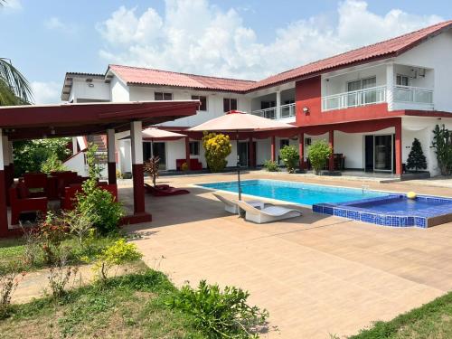 Beautiful Villa with Swimming Pool in Assinie