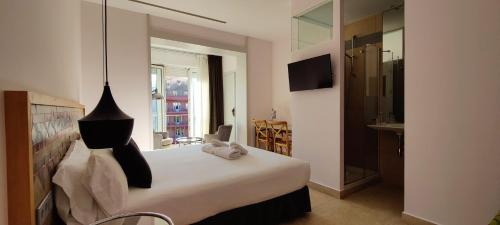 Superior Six-Bedroom Apartment