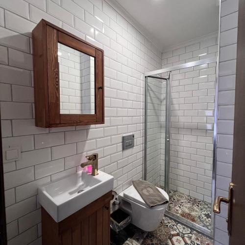 Standard Single Room with Shower image 2