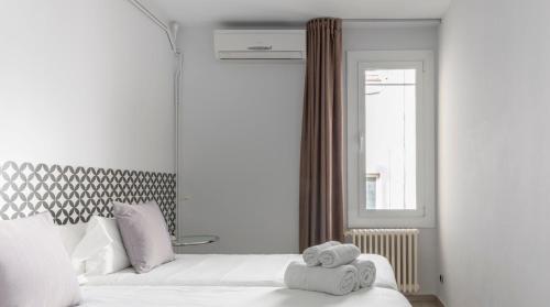 Three-Bedroom Penthouse with Terrace image 10