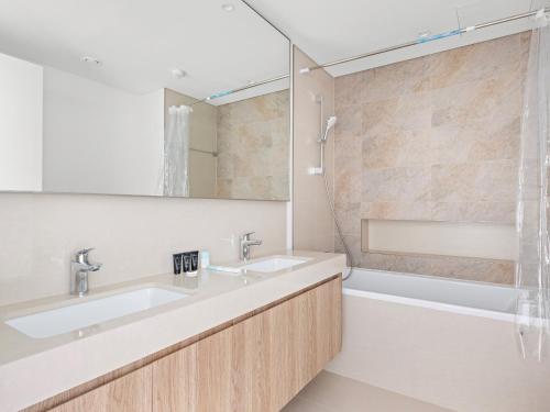 Elegant 2 BDR-Full Burj Khalifa View In Downtown - image 14