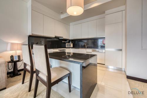 Posh 1BR at The Address Residences Dubai Marina by Deluxe Holiday Homes, Дубай (фото 2)