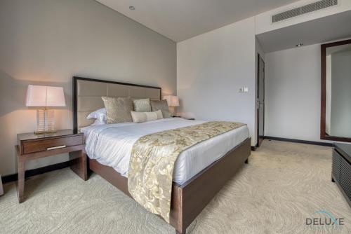 Posh 1BR at The Address Residences Dubai Marina by Deluxe Holiday Homes, Дубай (фото 7)