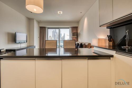 Posh 1BR at The Address Residences Dubai Marina by Deluxe Holiday Homes, Дубай (фото 5)