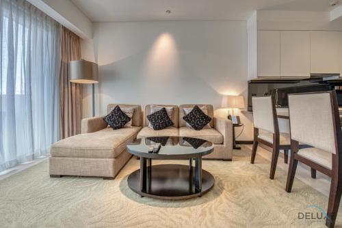 Posh 1BR at The Address Residences Dubai Marina by Deluxe Holiday Homes, Dubai