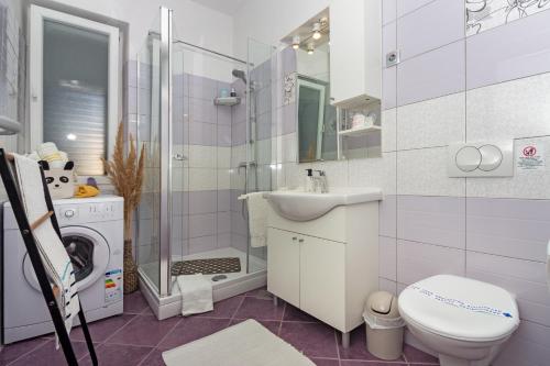 Spacious Apartment Center - image 4