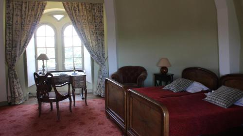 1 king bed, 3 twin beds