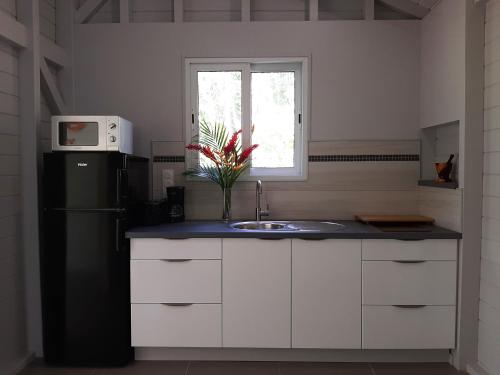 Cozinha, Caraïbes Cottage Grenat piscine privée 900m de Grande anse (Caraibes Cottage Grenat piscine privee 900m de Grande anse) in Deshaies