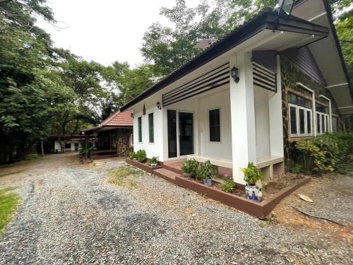 Baan Rai Somkiat Homestay Saraburi