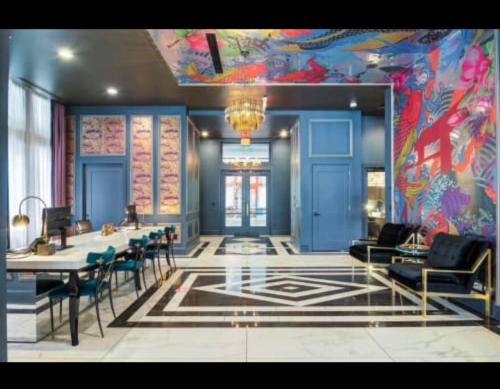 Luxury Midtown Atlanta Retreat- Balcony Gym and Pool by Ponce City Market & Atlantic Station in Atlanta, USA